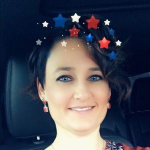 Meet your Posher, Edwina